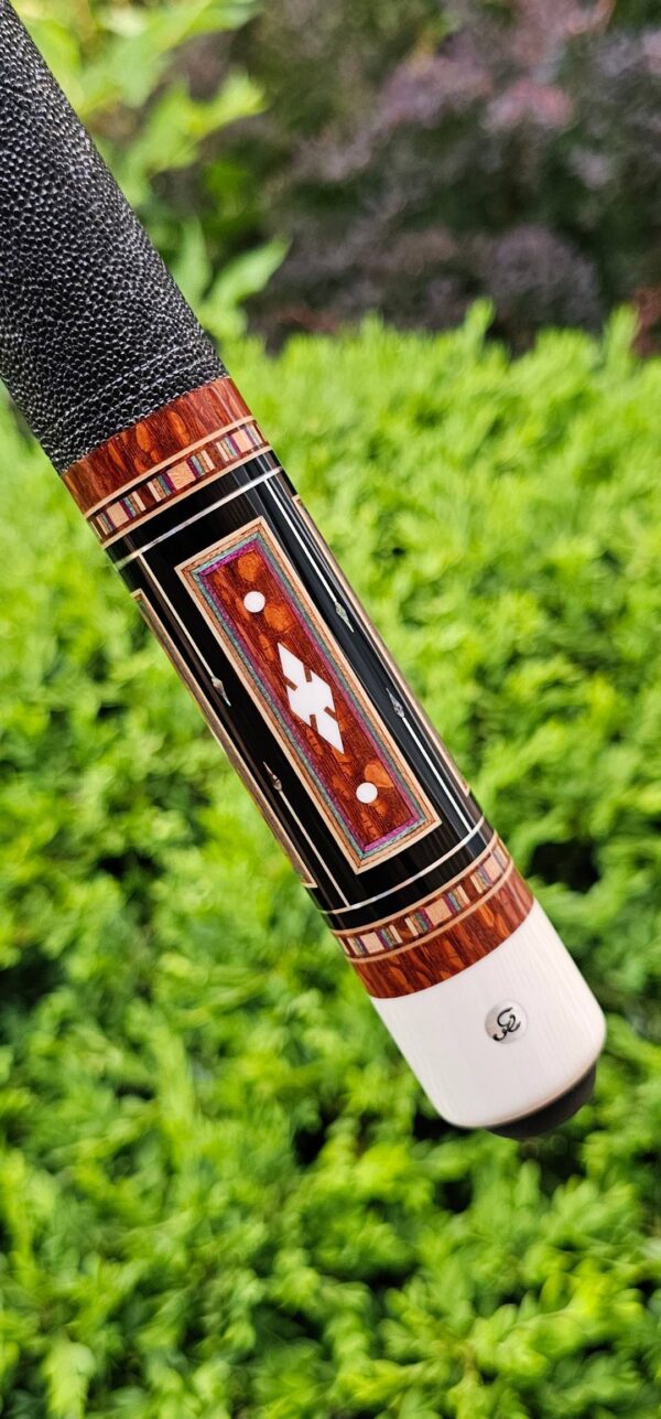 Ginacue Custom Cue - Crossroad Cues